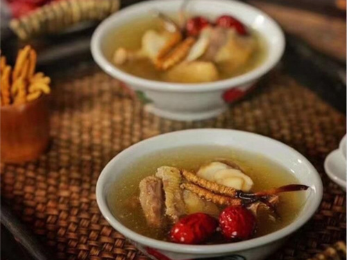 冬蟲夏草可以直接食用嗎？冬蟲夏草常用于燉煮